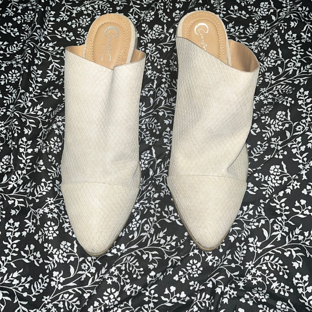 Tan textured Cato heeled mules size 10